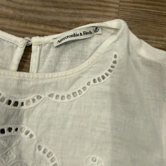 EUC Worn Once! Abercrombie white  Eyelet Angel sleeve Top size Medium ~$80 - Picture 6 of 6